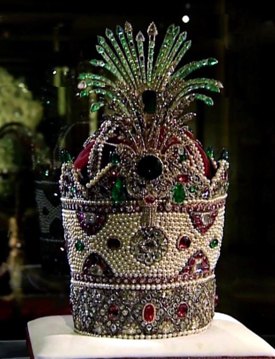 Kiani Crown
